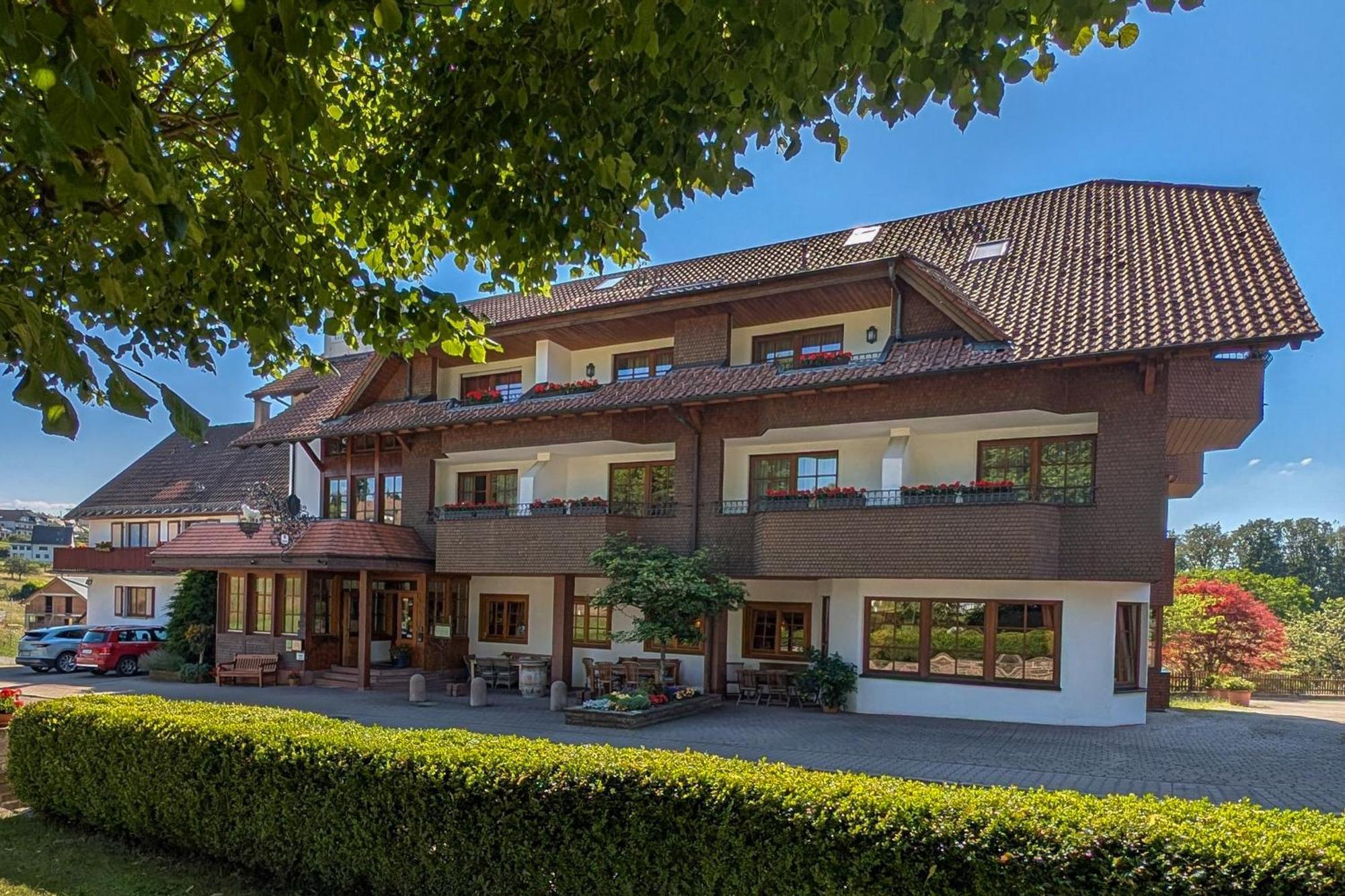 Hotel Restaurant Vinothek Lamm Bad Herrenalb Esterno foto