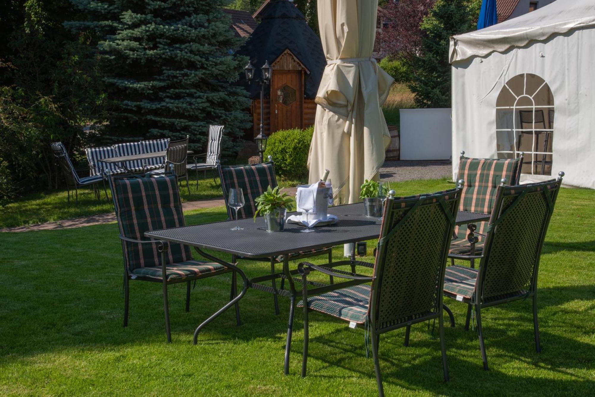 Hotel Restaurant Vinothek Lamm Bad Herrenalb Esterno foto