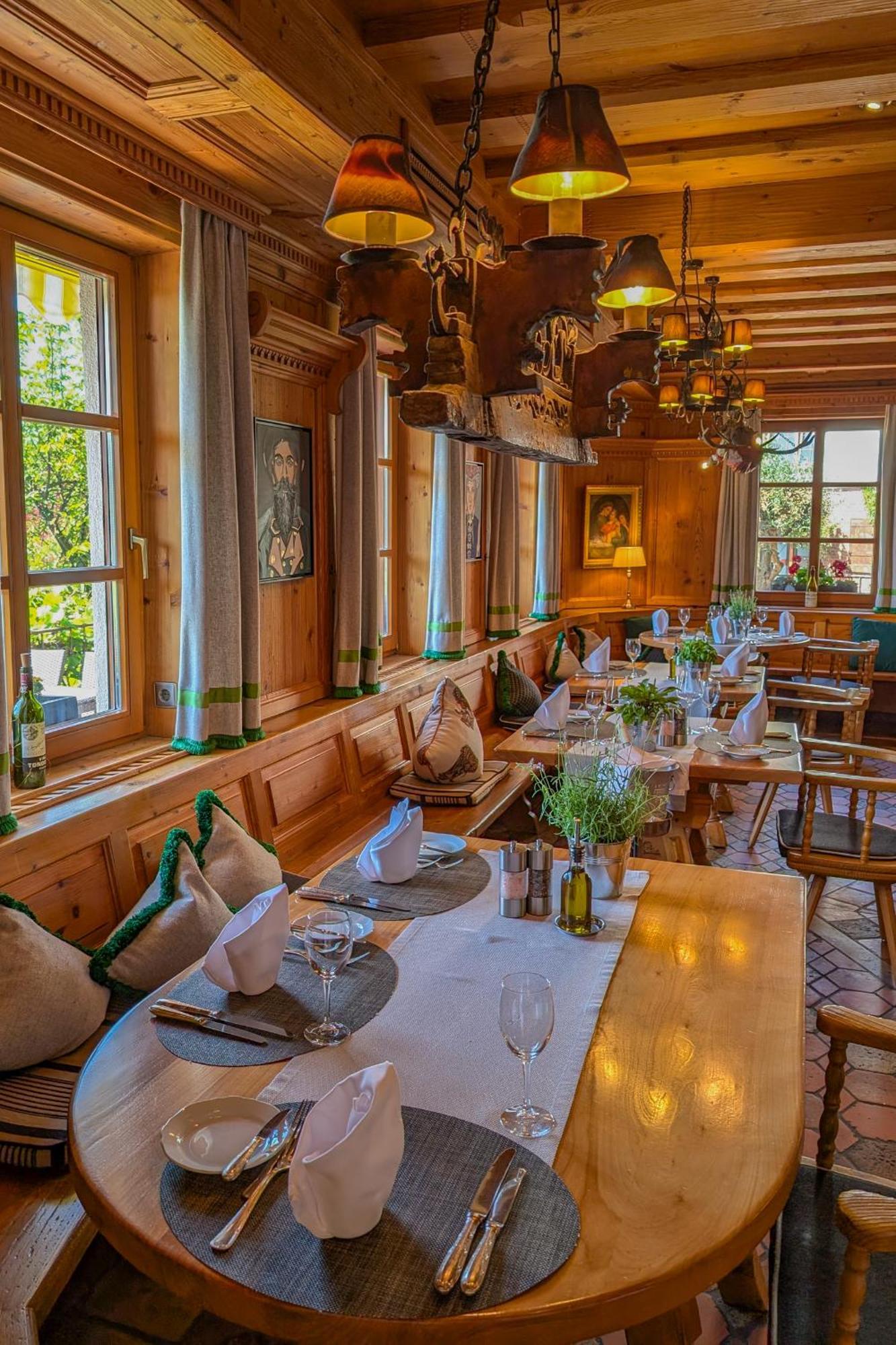 Hotel Restaurant Vinothek Lamm Bad Herrenalb Esterno foto