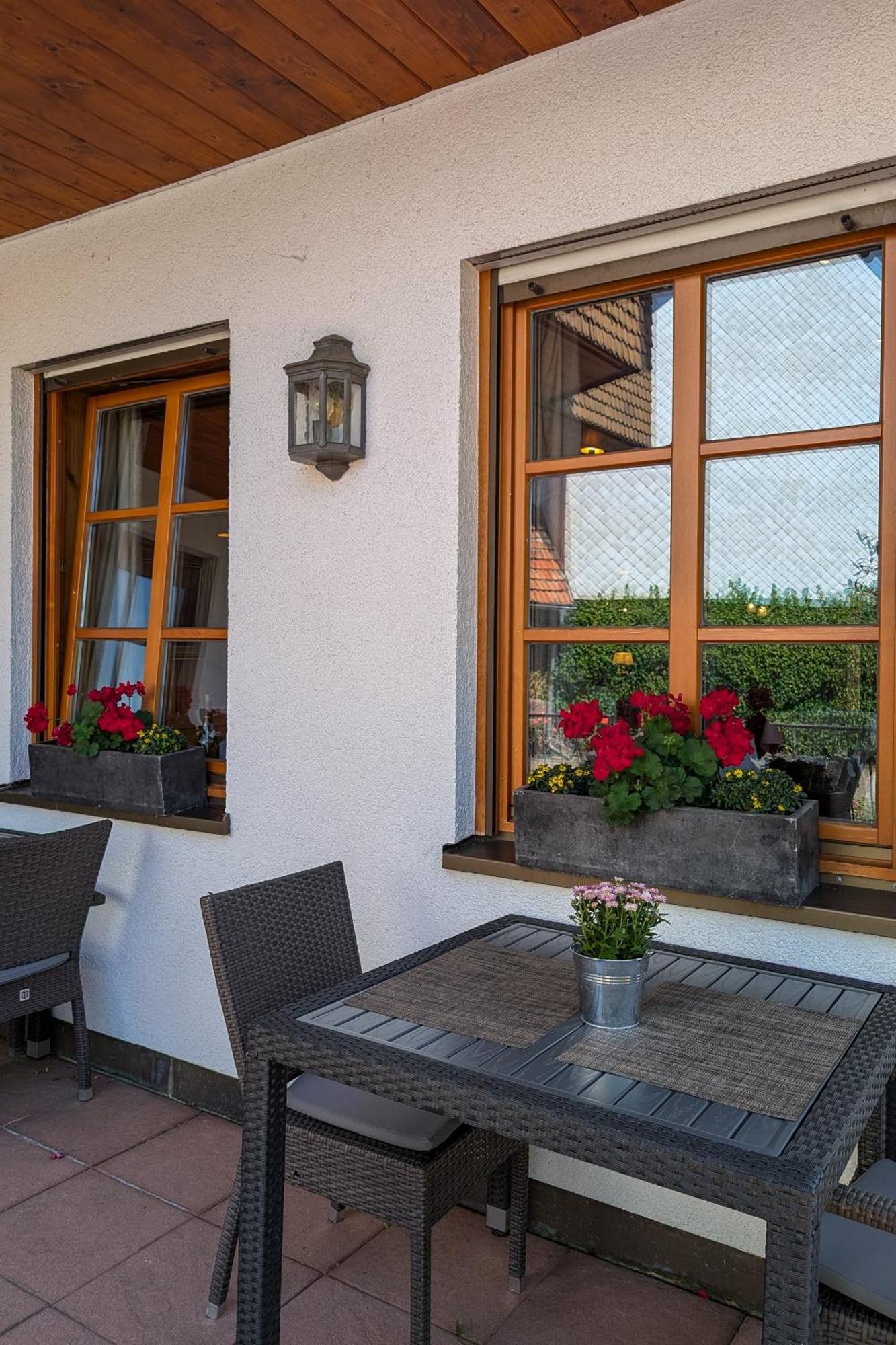 Hotel Restaurant Vinothek Lamm Bad Herrenalb Esterno foto