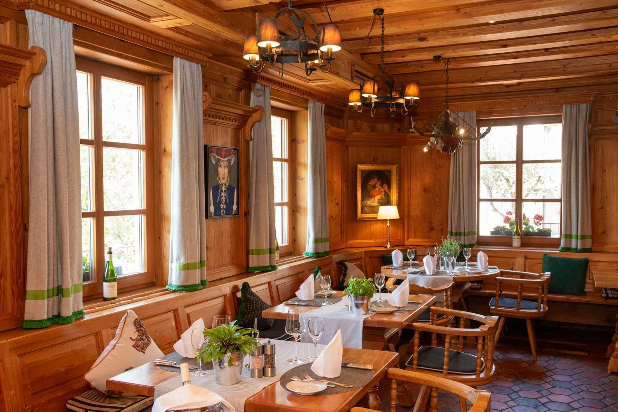 Hotel Restaurant Vinothek Lamm Bad Herrenalb Esterno foto