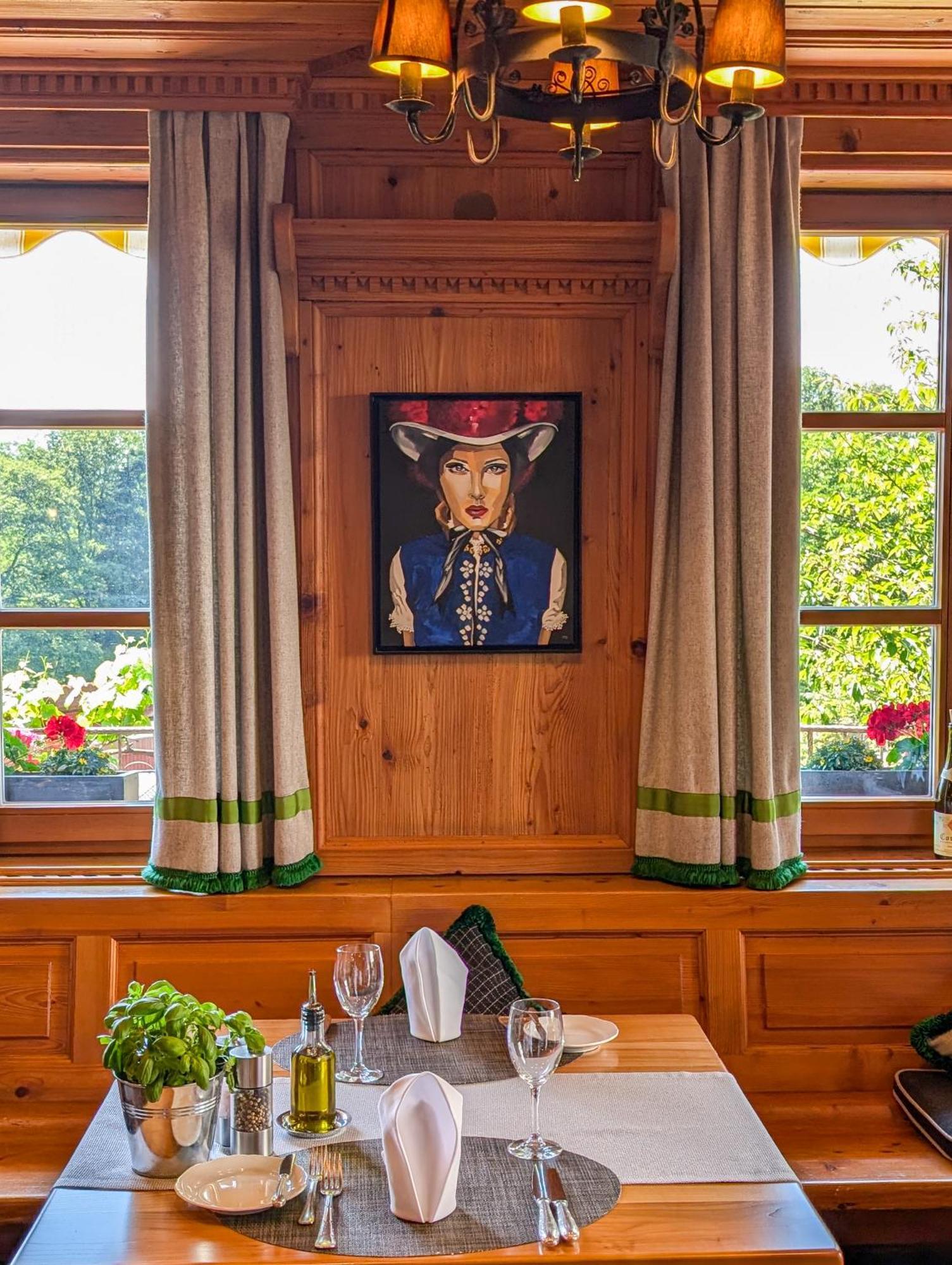 Hotel Restaurant Vinothek Lamm Bad Herrenalb Esterno foto