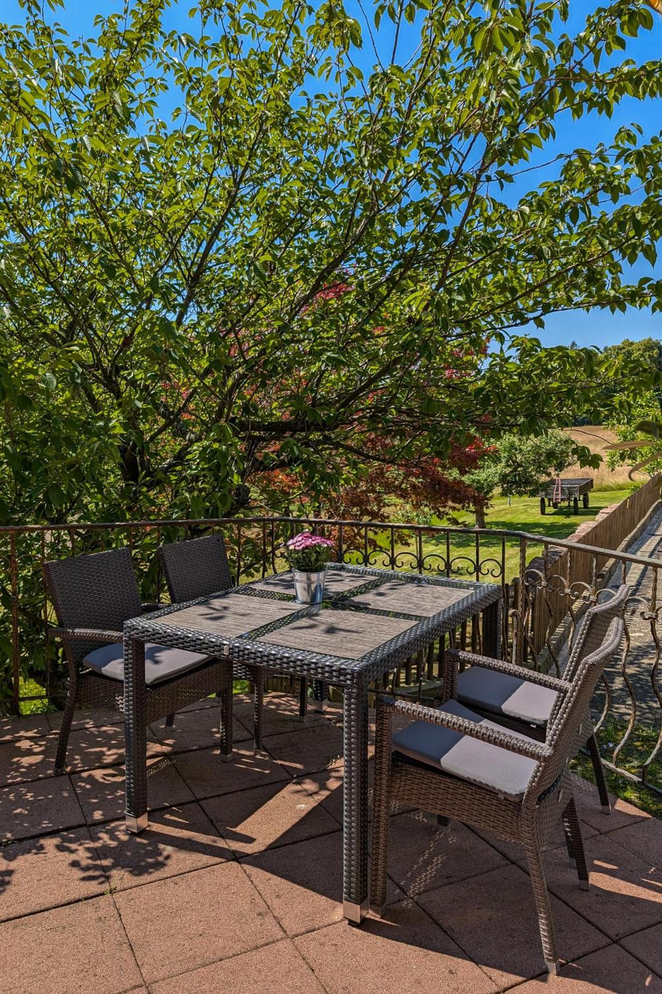 Hotel Restaurant Vinothek Lamm Bad Herrenalb Esterno foto