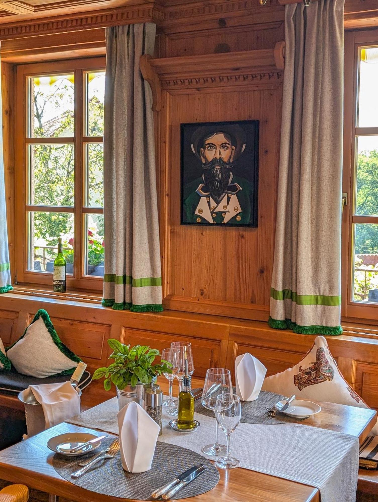 Hotel Restaurant Vinothek Lamm Bad Herrenalb Esterno foto