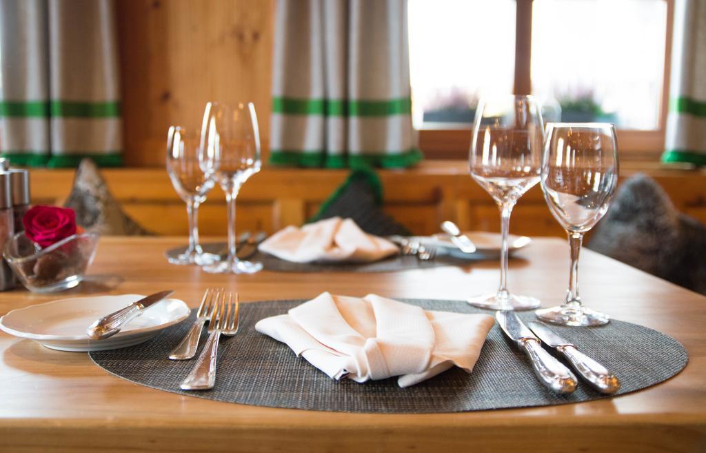 Hotel Restaurant Vinothek Lamm Bad Herrenalb Esterno foto