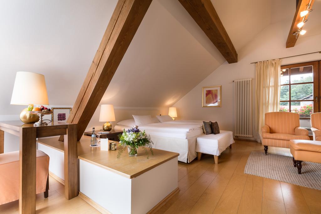 Hotel Restaurant Vinothek Lamm Bad Herrenalb Esterno foto