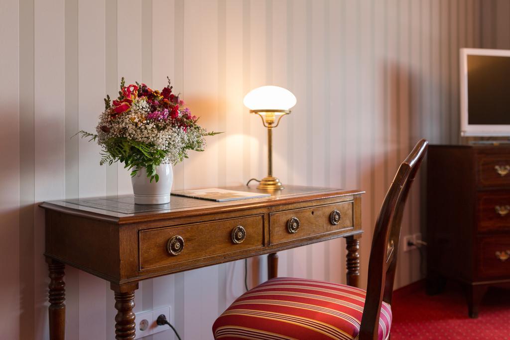 Hotel Restaurant Vinothek Lamm Bad Herrenalb Esterno foto