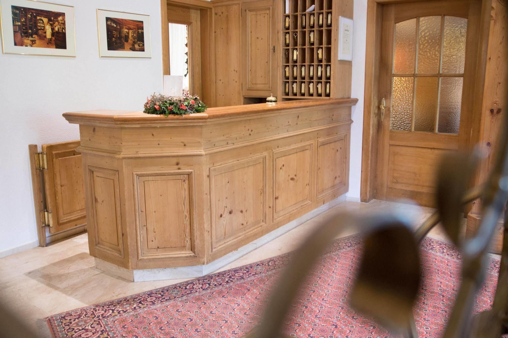 Hotel Restaurant Vinothek Lamm Bad Herrenalb Esterno foto