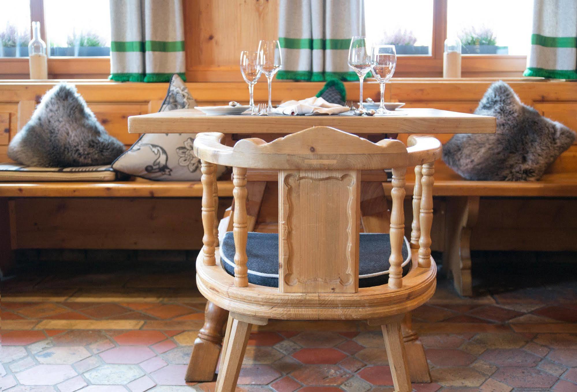 Hotel Restaurant Vinothek Lamm Bad Herrenalb Esterno foto
